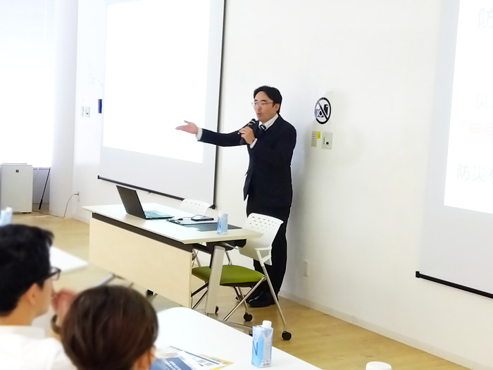 高荷さんのお話に皆さん熱心に聞き入っています